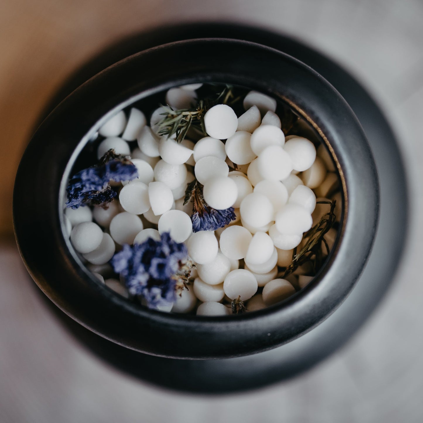 Juniper & limonium mini wax melts in glass votive