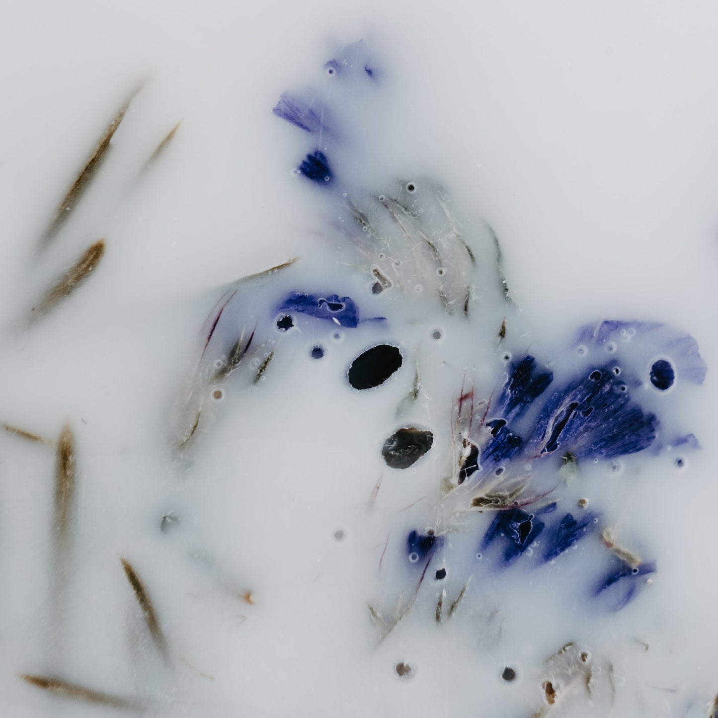 Juniper & limonium pillar candle